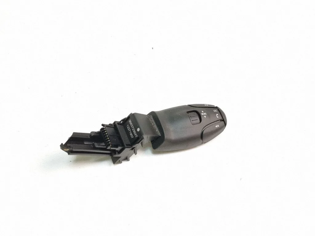 Steering wheel buttons/switches