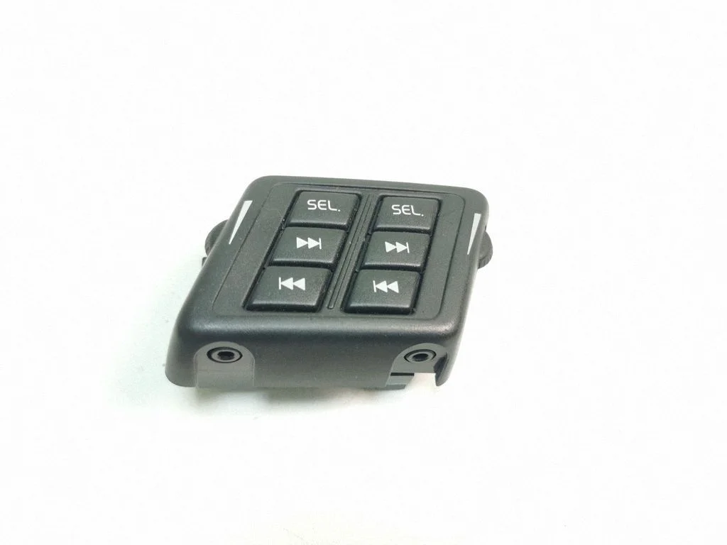 Steering wheel buttons/switches 8633112
