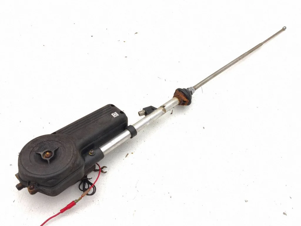 Antena radiowa – Rolls-Royce Silver Spur (1980-1998)