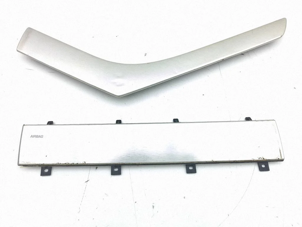 Panel trim BJ32045R61BB