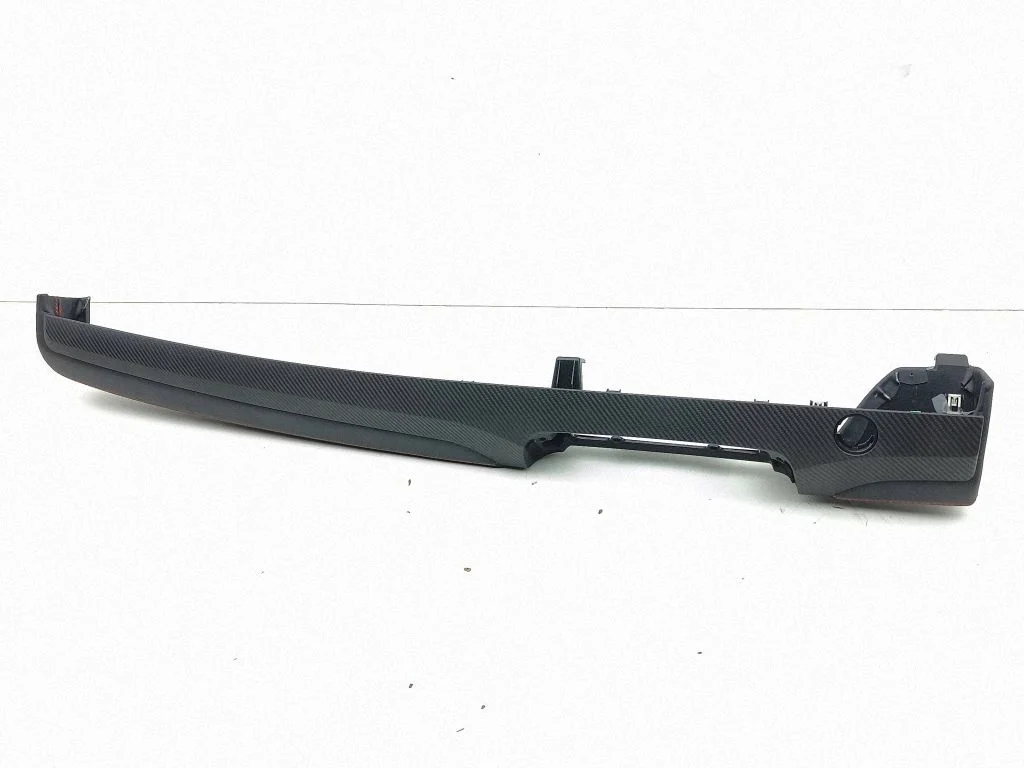 Paneļa apdare LJ8BR04562