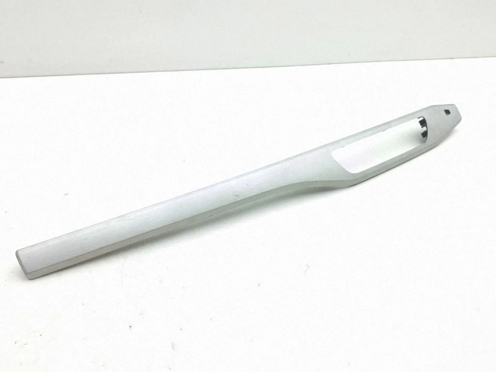 Panel trim 8W2853189