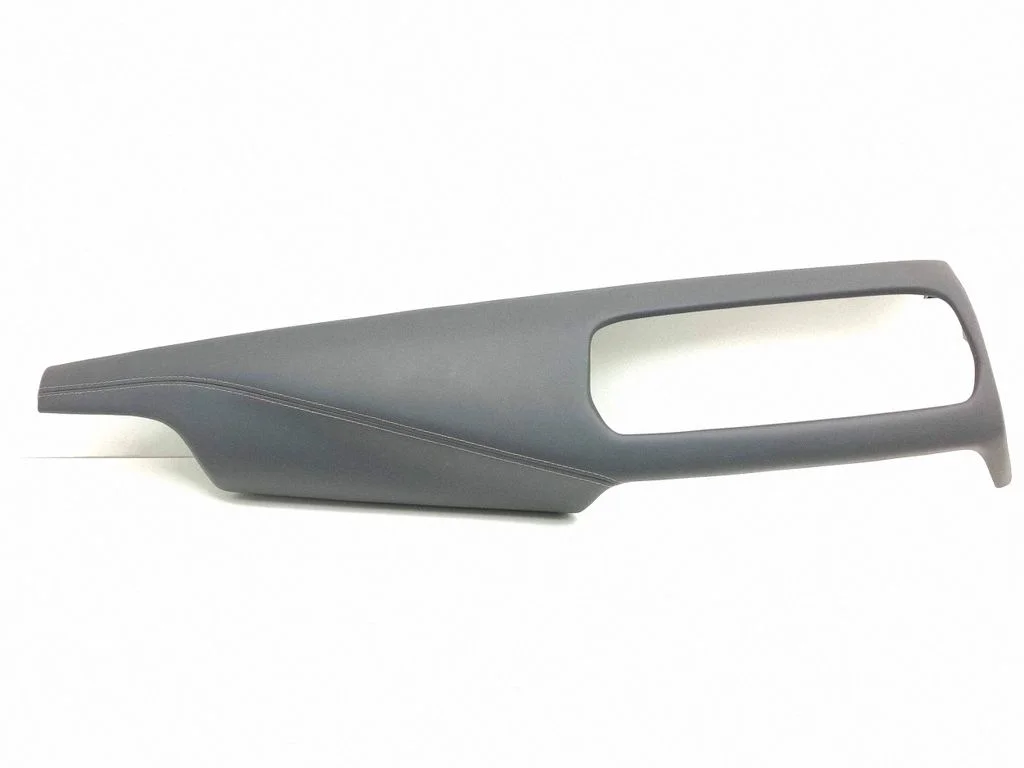 Paneļa apdare 682116UV0A