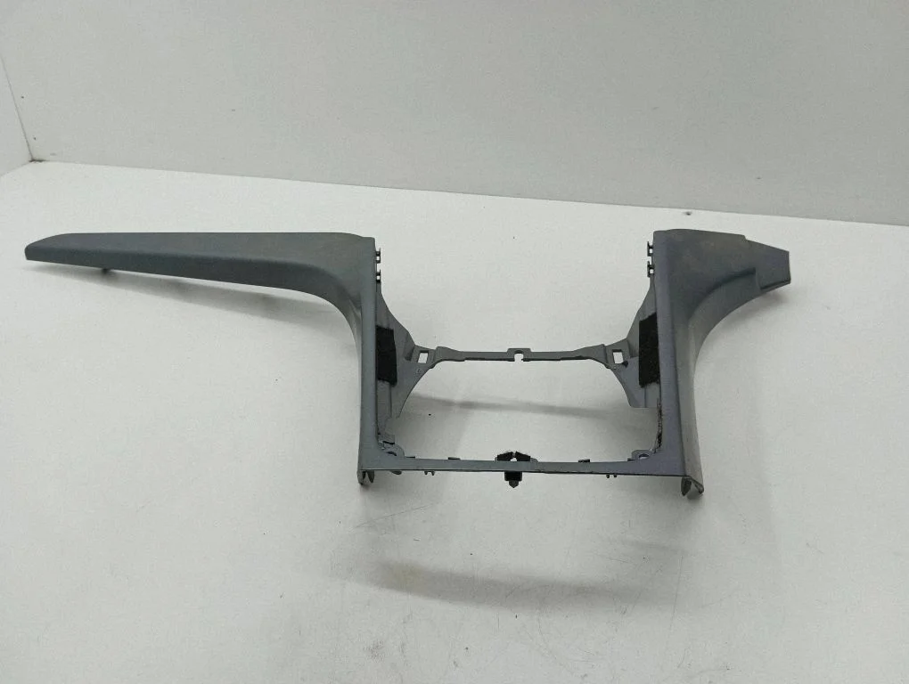 Panel trim AM51R045H92