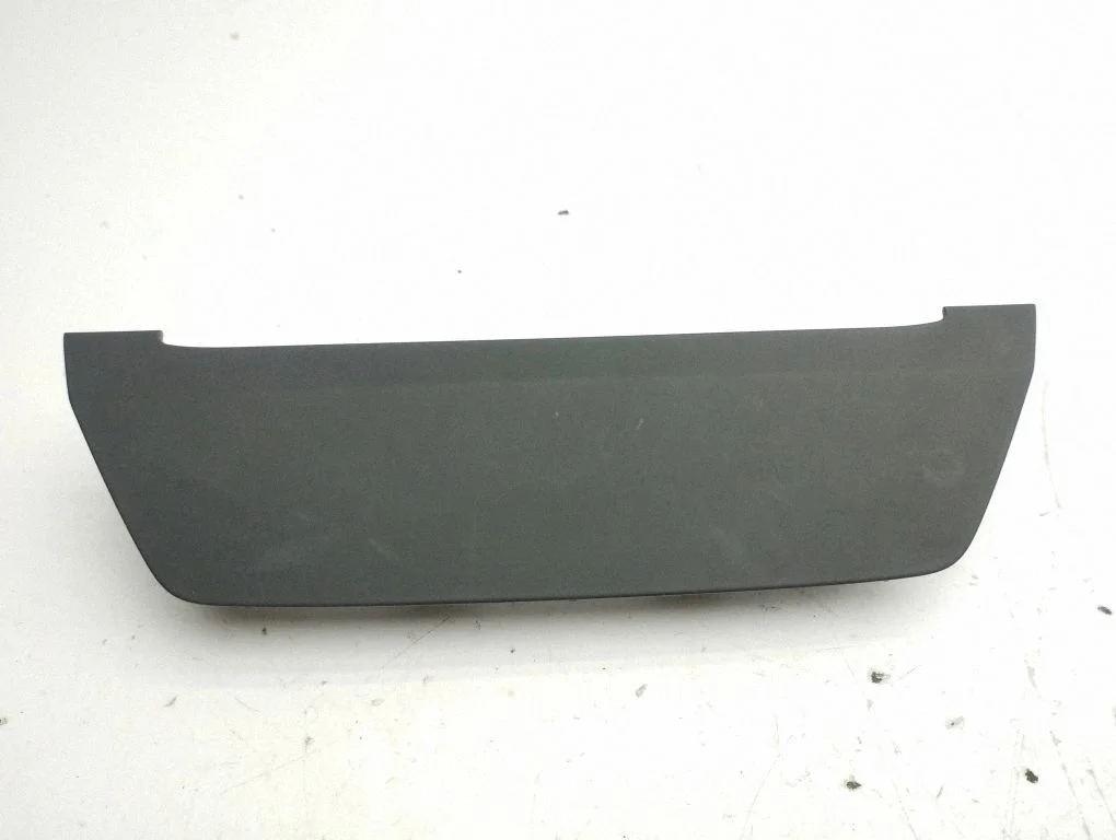 Panel trim 83136001