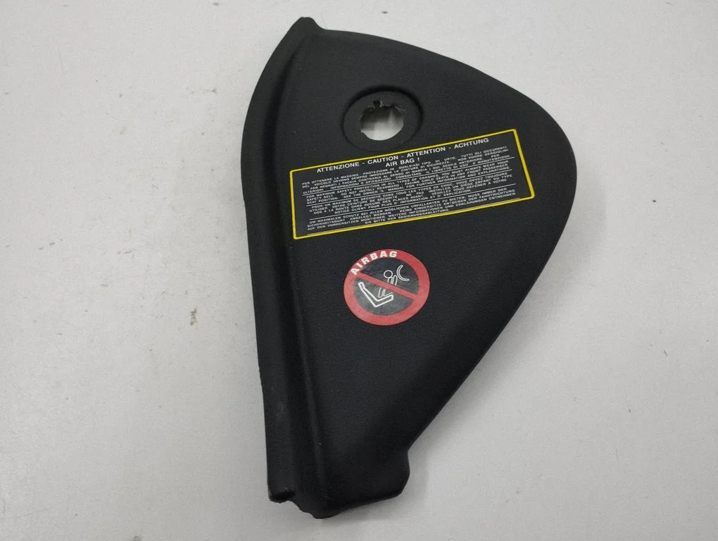 Panel trim – left