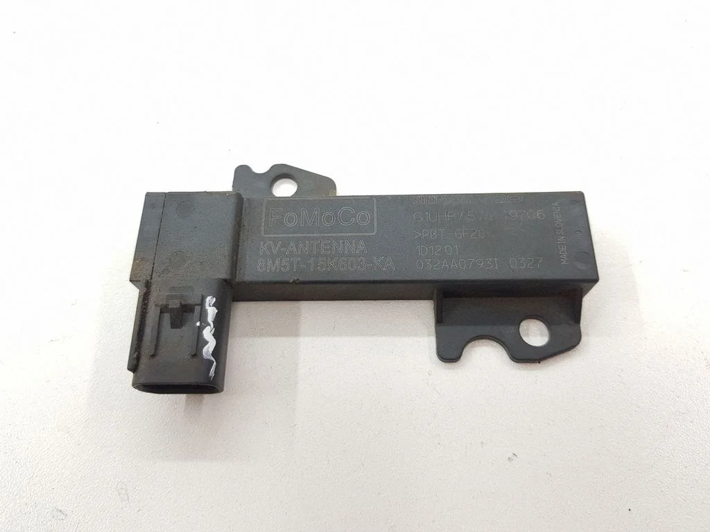 Antenna control unit 8M5T15K603KA