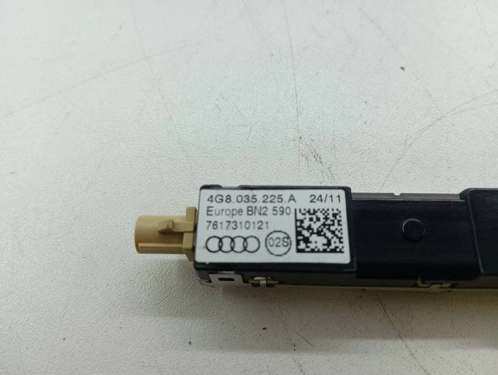 Antenna control unit 4G8035225A