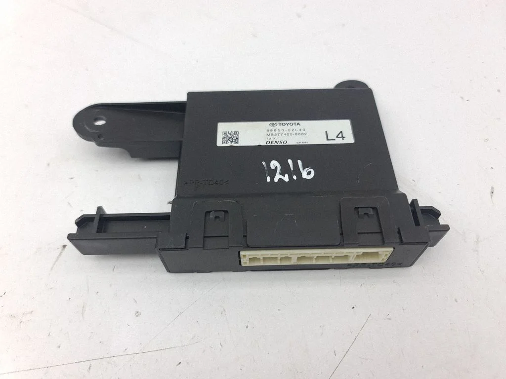 Gaisa kondicioniera/apsildes vadības bloks 8865002L40