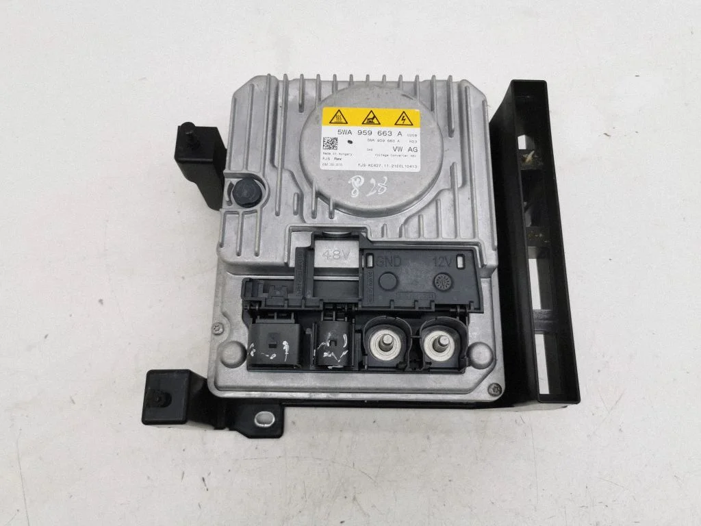 Voltage converter/converter module – Volkswagen e-Golf (2014-)