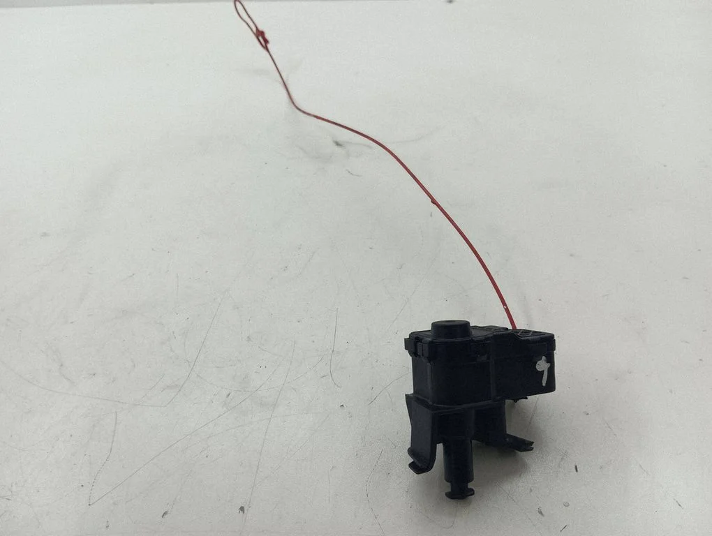 Fuel tank cap lock motor – Porsche Cayenne (92A) (2010-2017)