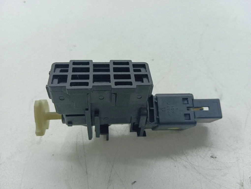 Fuel tank cap lock motor