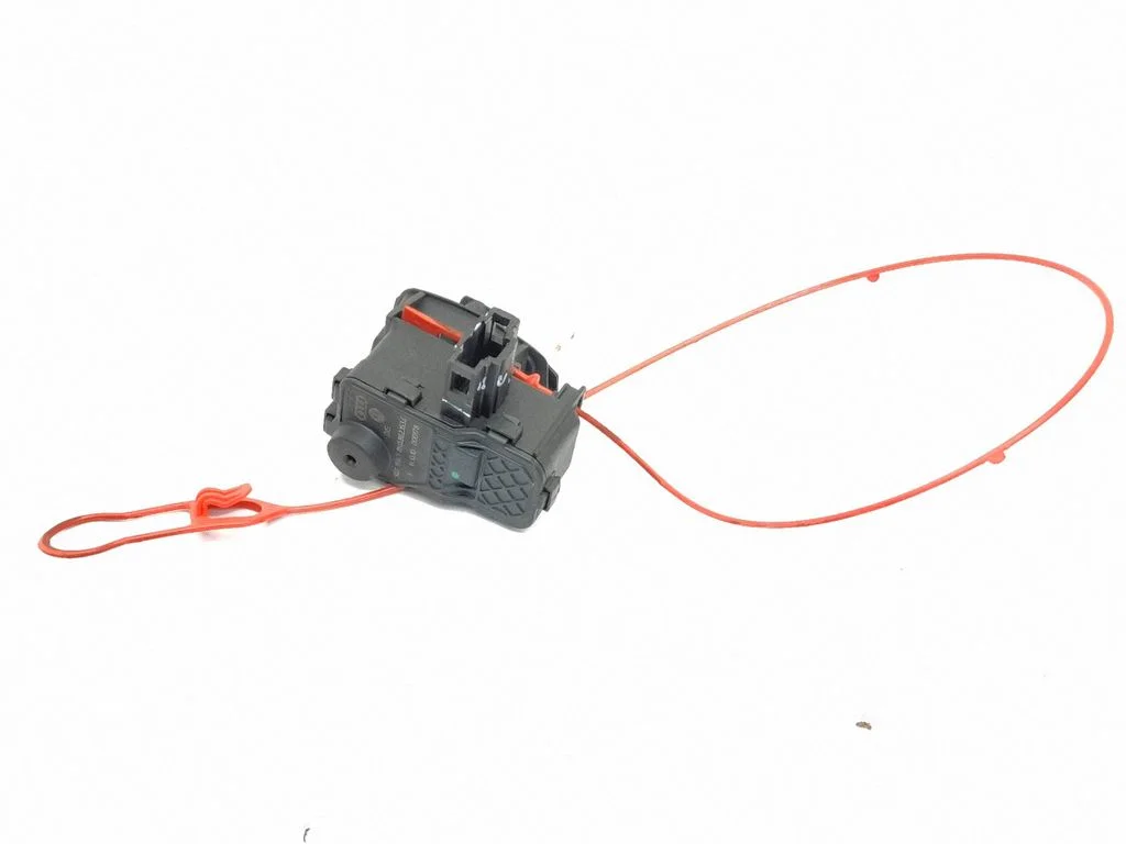 Fuel tank cap lock motor – Porsche Cayenne (92A) (2010-2017)