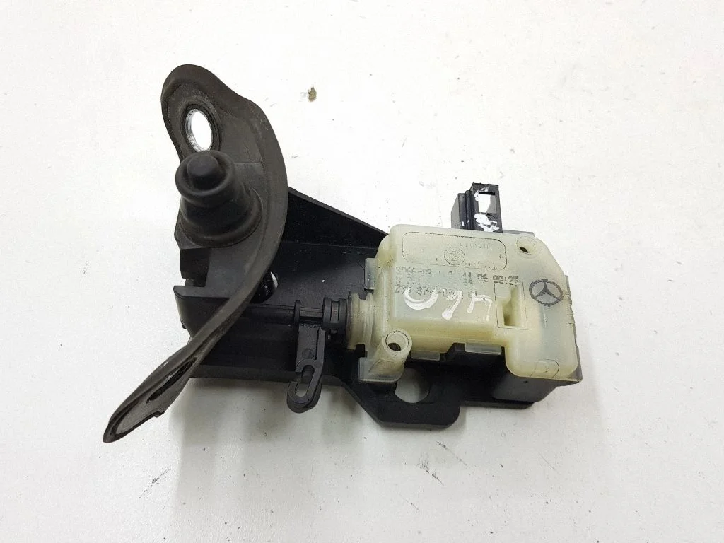 Fuel tank cap lock motor A2818200197