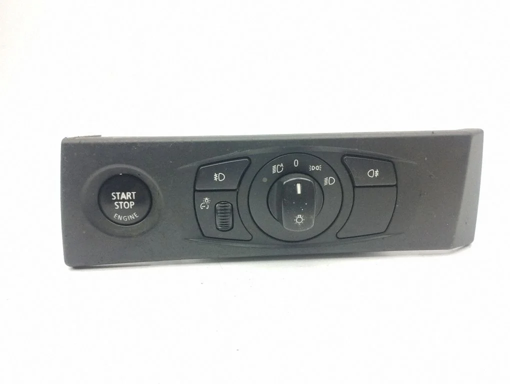 A set of switches 6953731