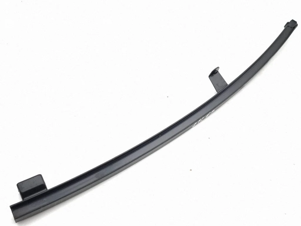 Rear door windshield rail – left