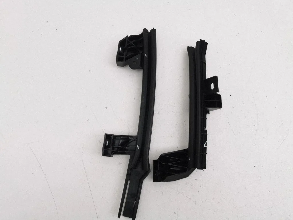 Front door windshield rail 9832937380