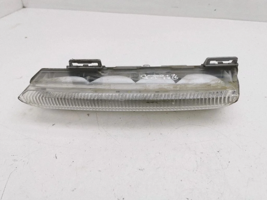 LED dienas gaismas lukturis A2049069200