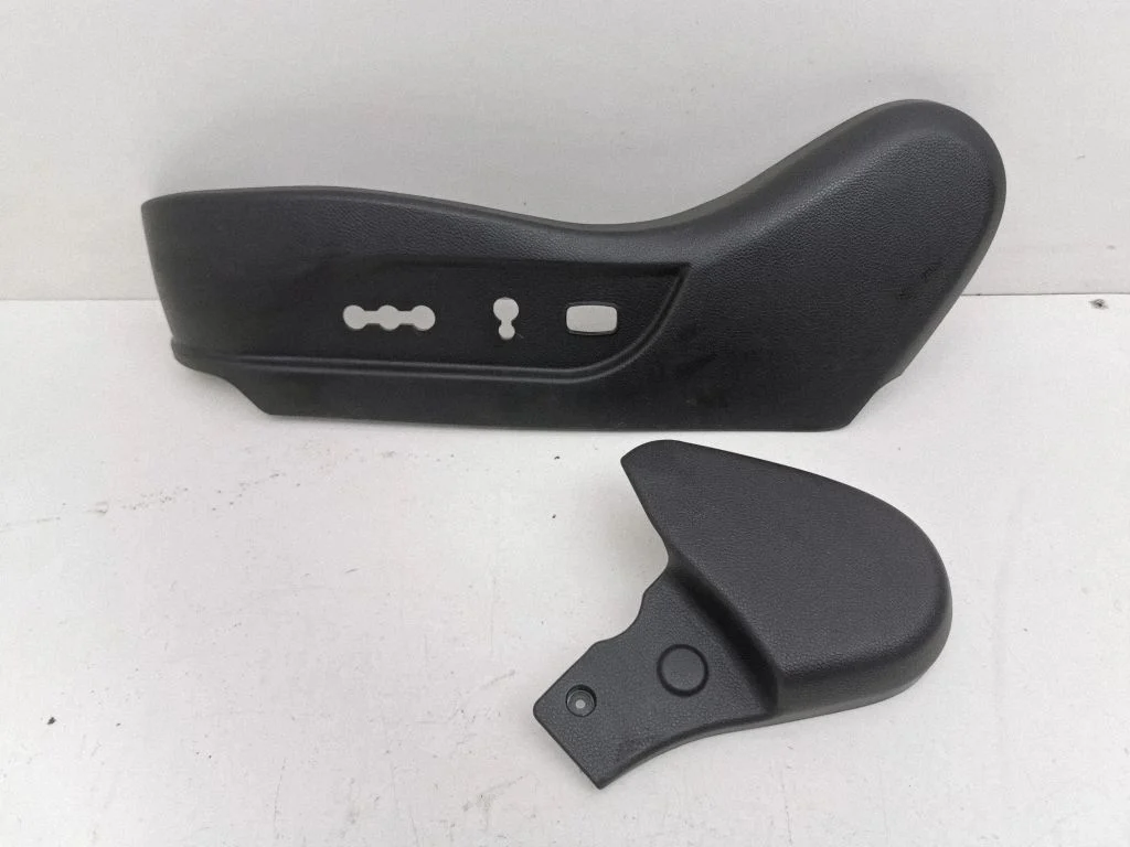 Seat trim 881923Z100