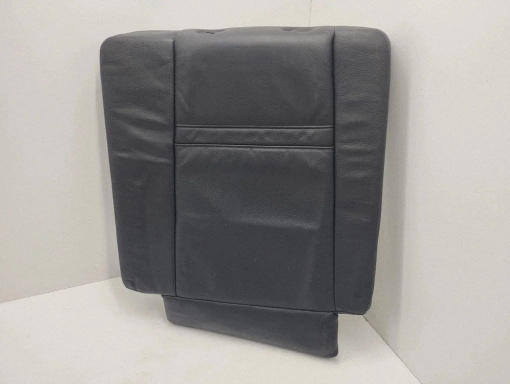 Seat trim – rear right