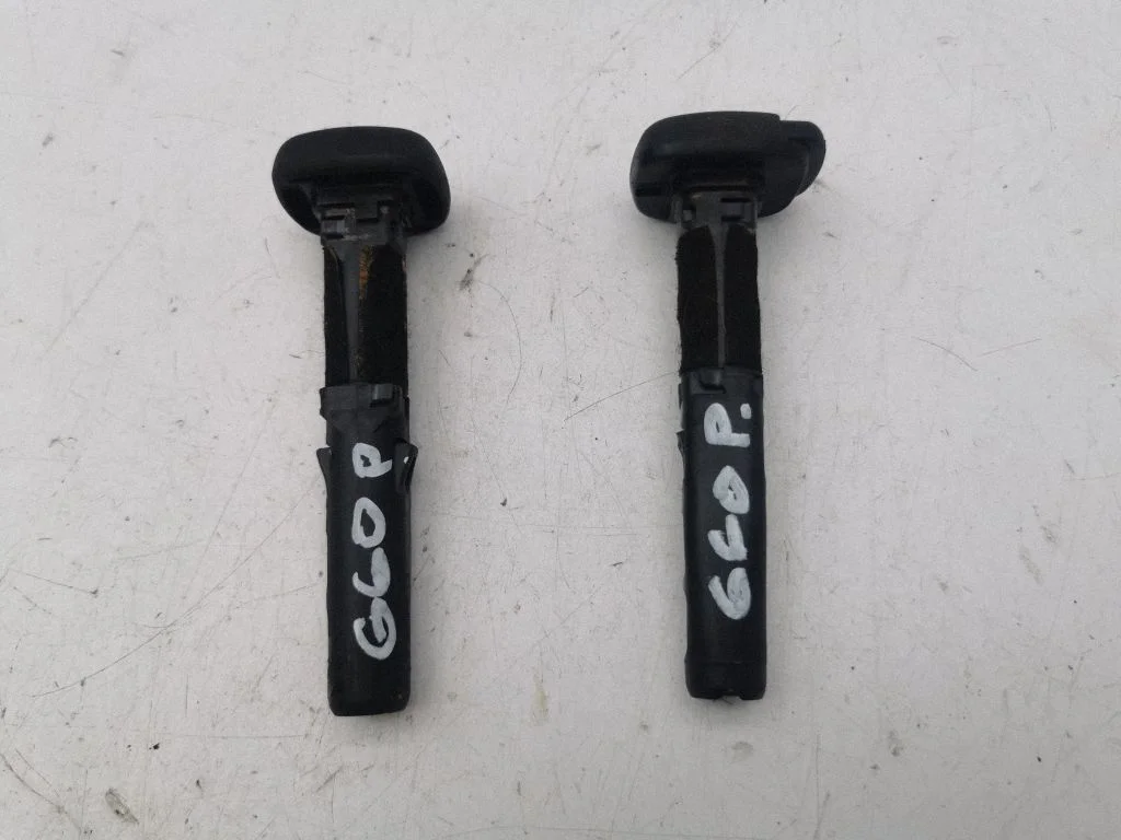 Seat trim – front right