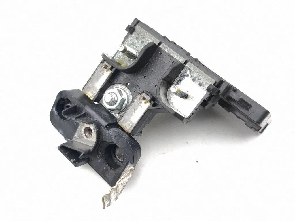Battery relay fuse – Renault Arkana (2019-)