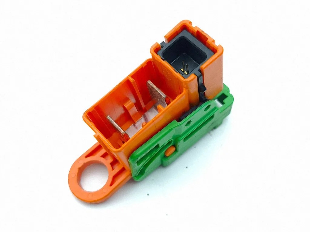 Battery relay fuse – rear