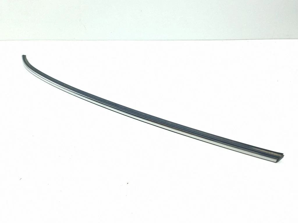 Rear side glass trim – right