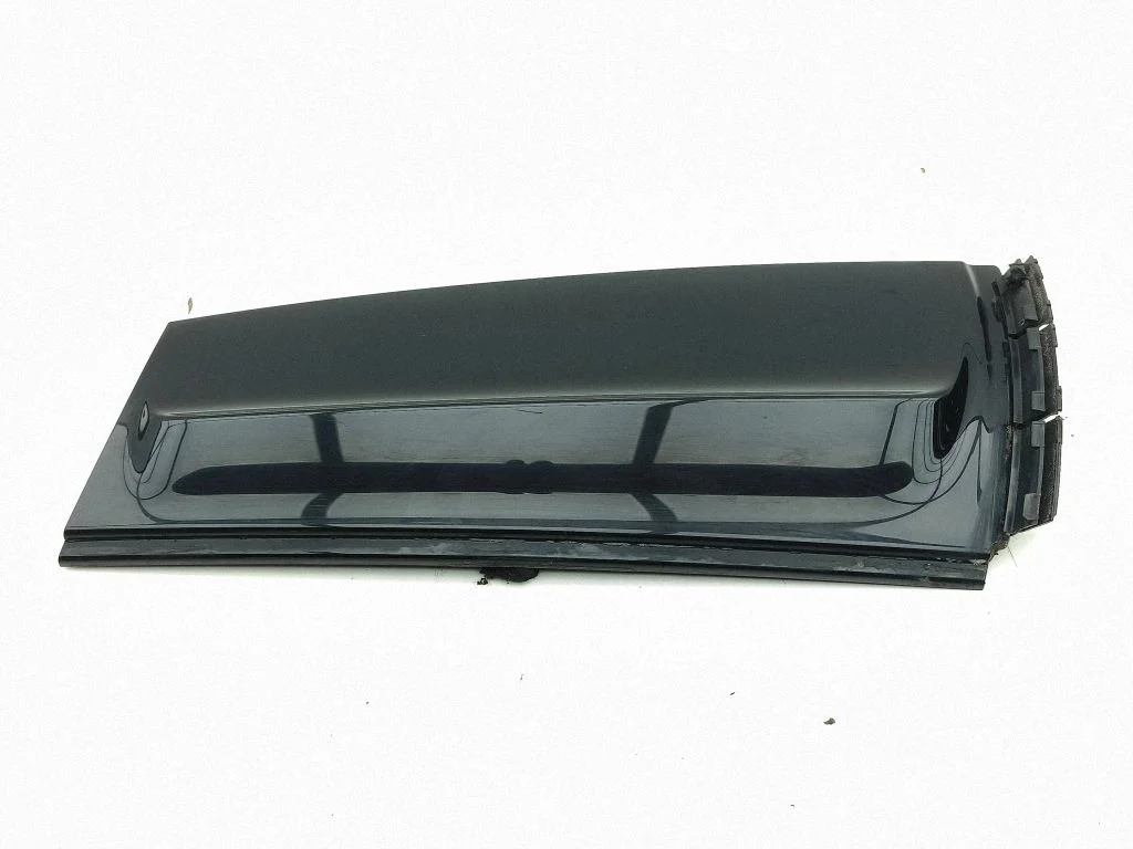 Rear side glass trim 9801547