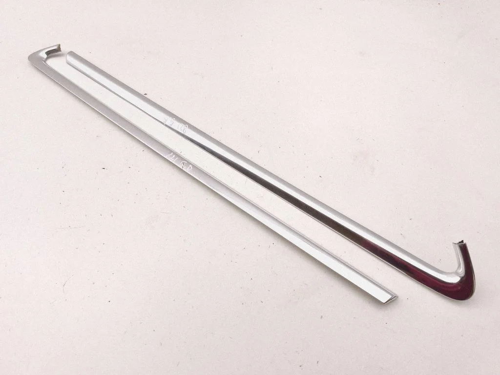 Rear side glass trim