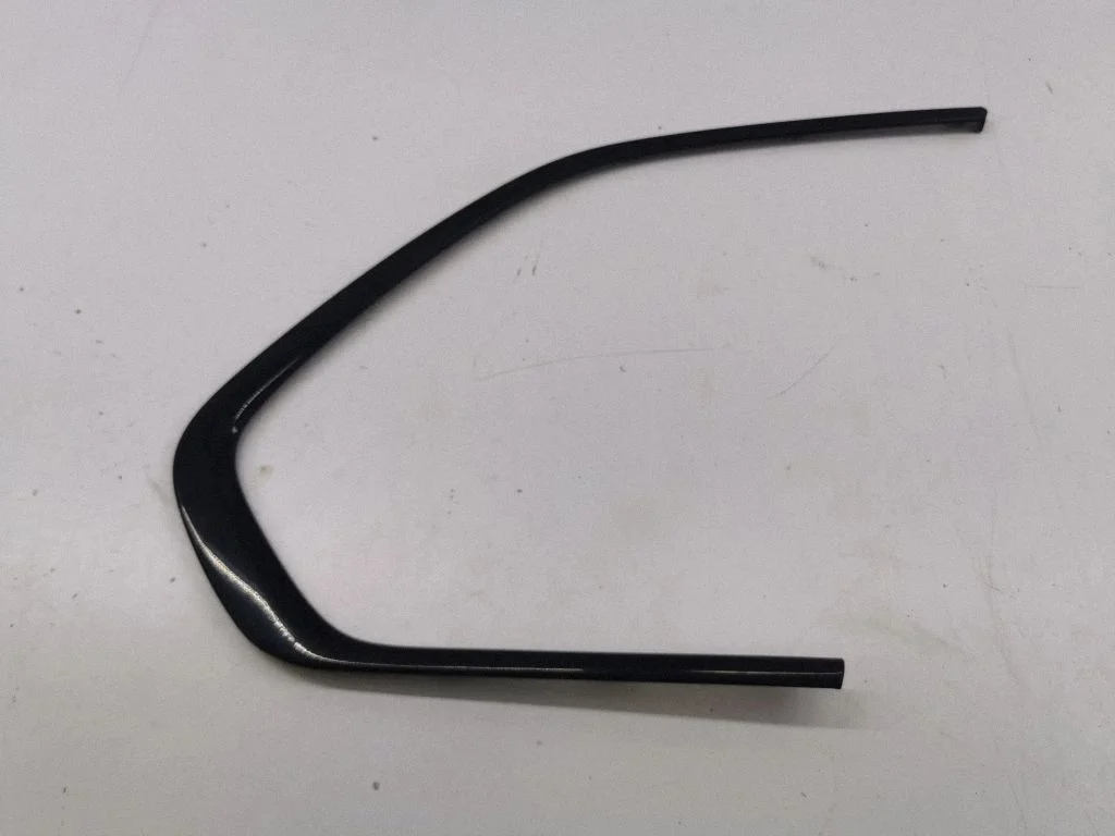 Rear side glass trim – right