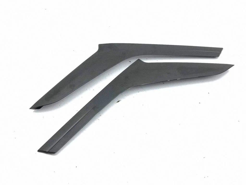 Rear side glass trim