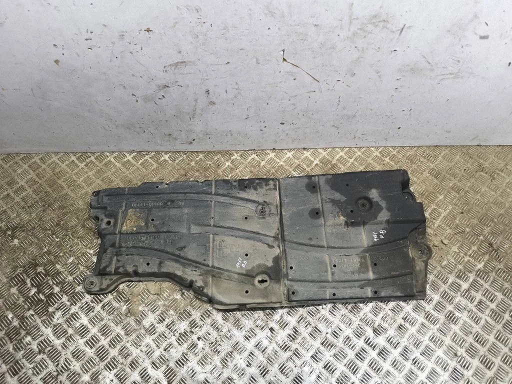 Külgmine põhjakaitse – Toyota Prius+ (ZVW40) (2011-2018)