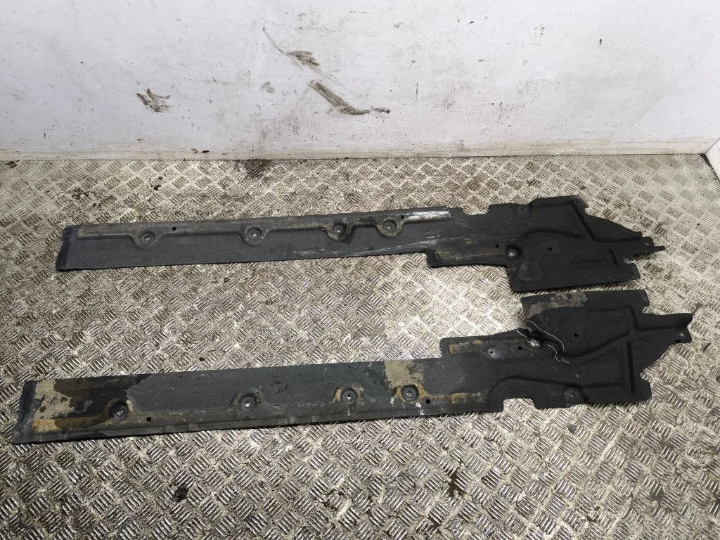 Külgmine põhjakaitse 784153962R – Renault Megane Mégane Renault Sport III (IV Based) (2017-2023)
