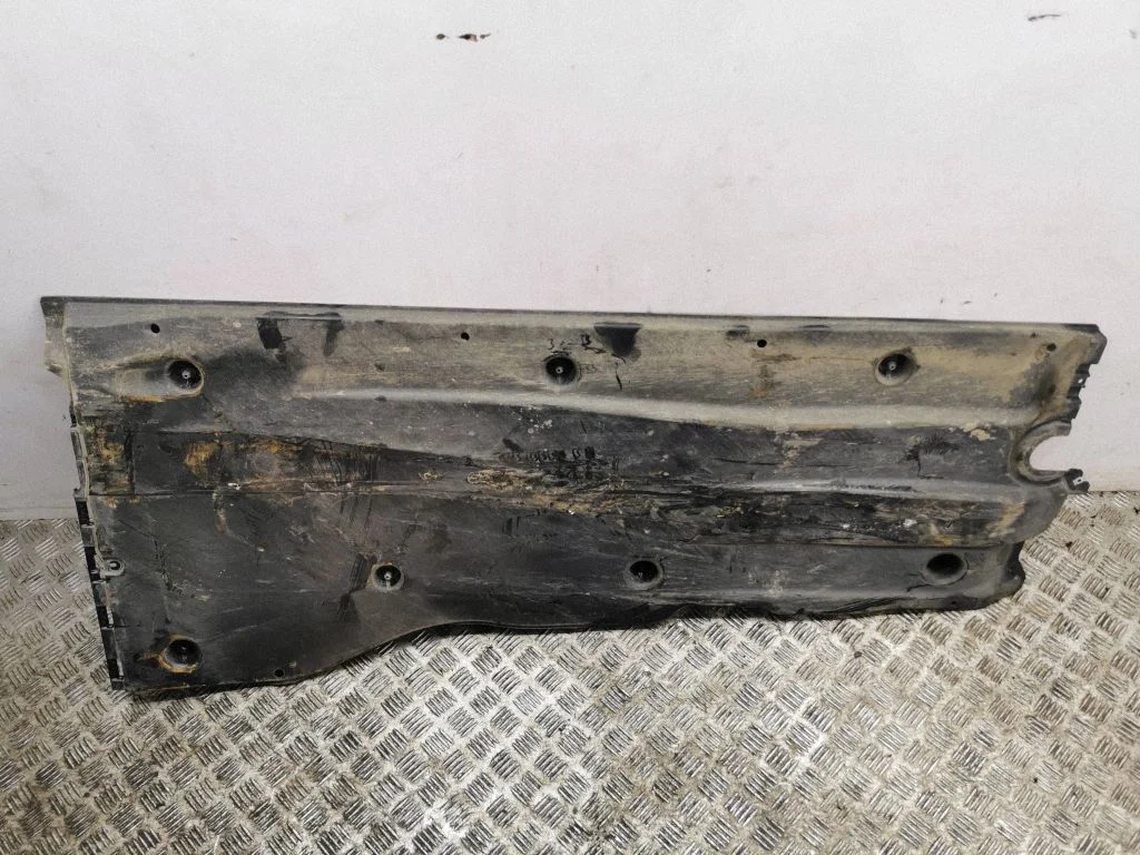 Side bottom protection – right