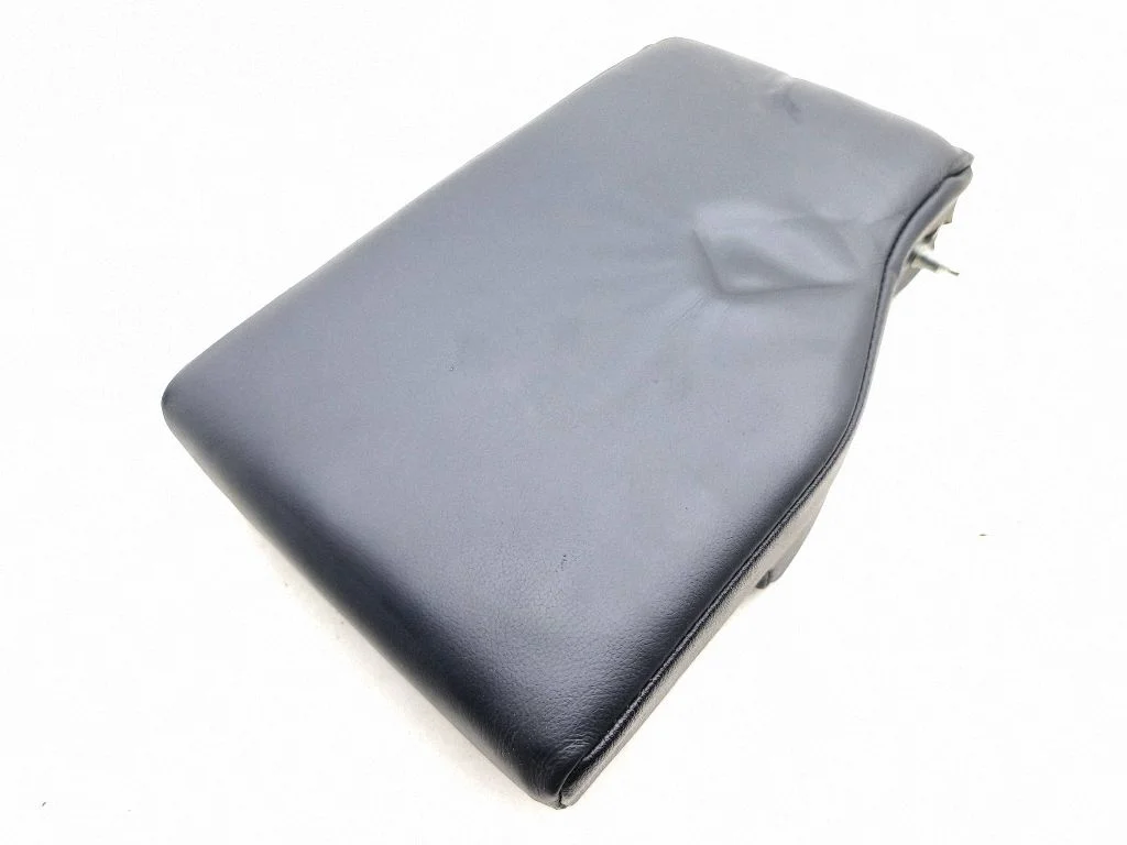 Rear seat armrest – Mitsubishi Outlander (2001-2007)