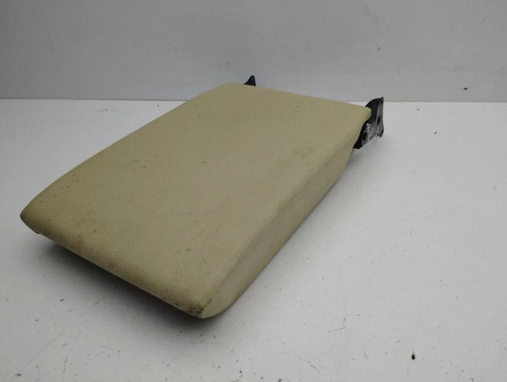 Rear seat armrest – Mercedes-Benz C-Class W203 (2000-2007)