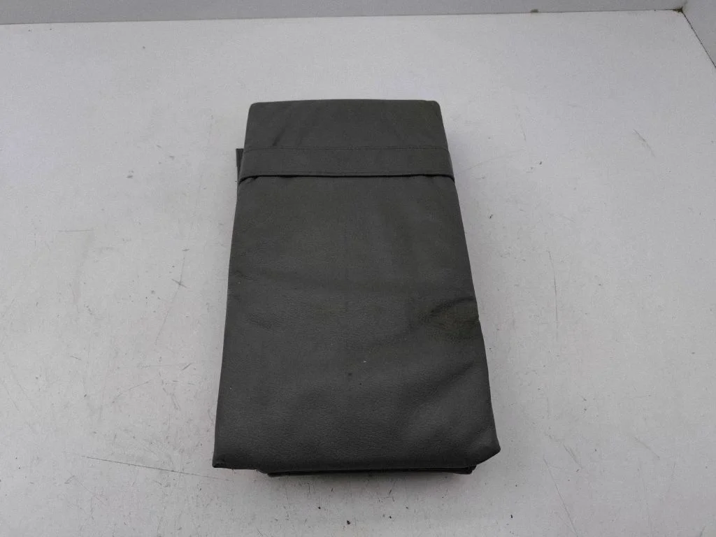Rear seat armrest 8208417