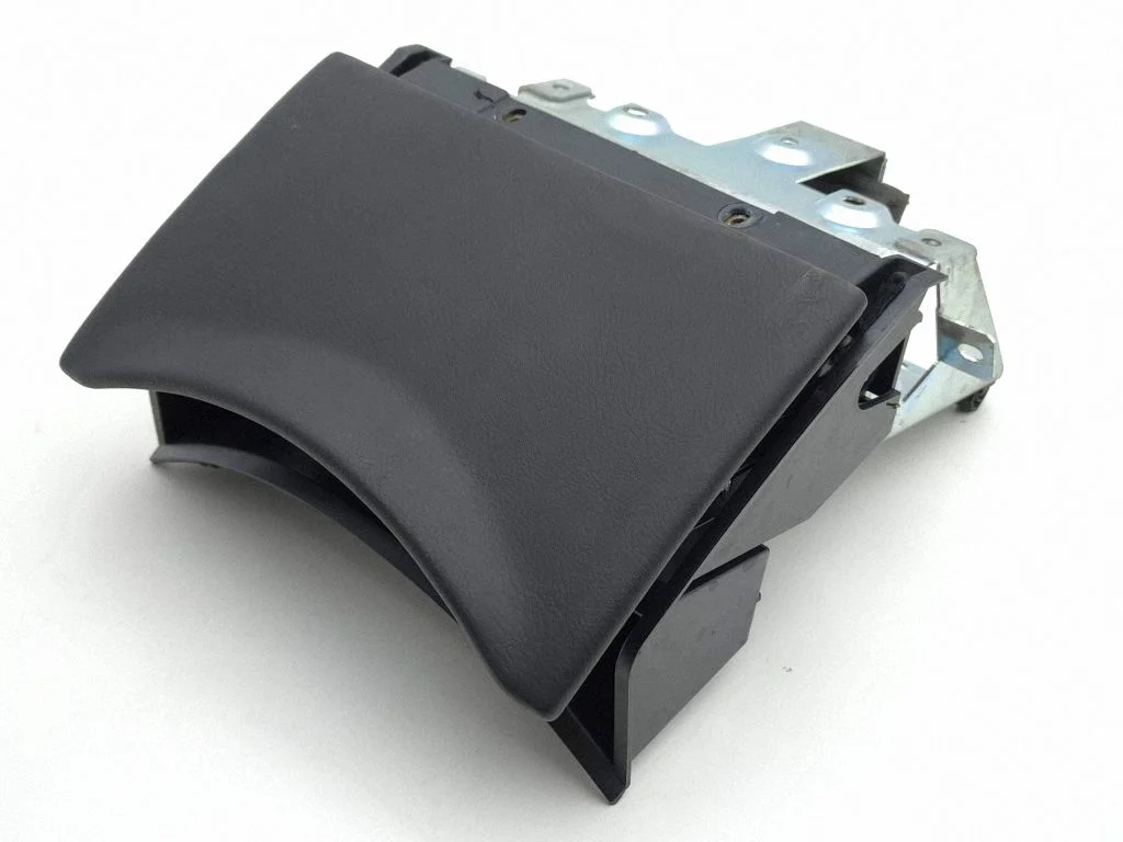 Front trunk storage compartment