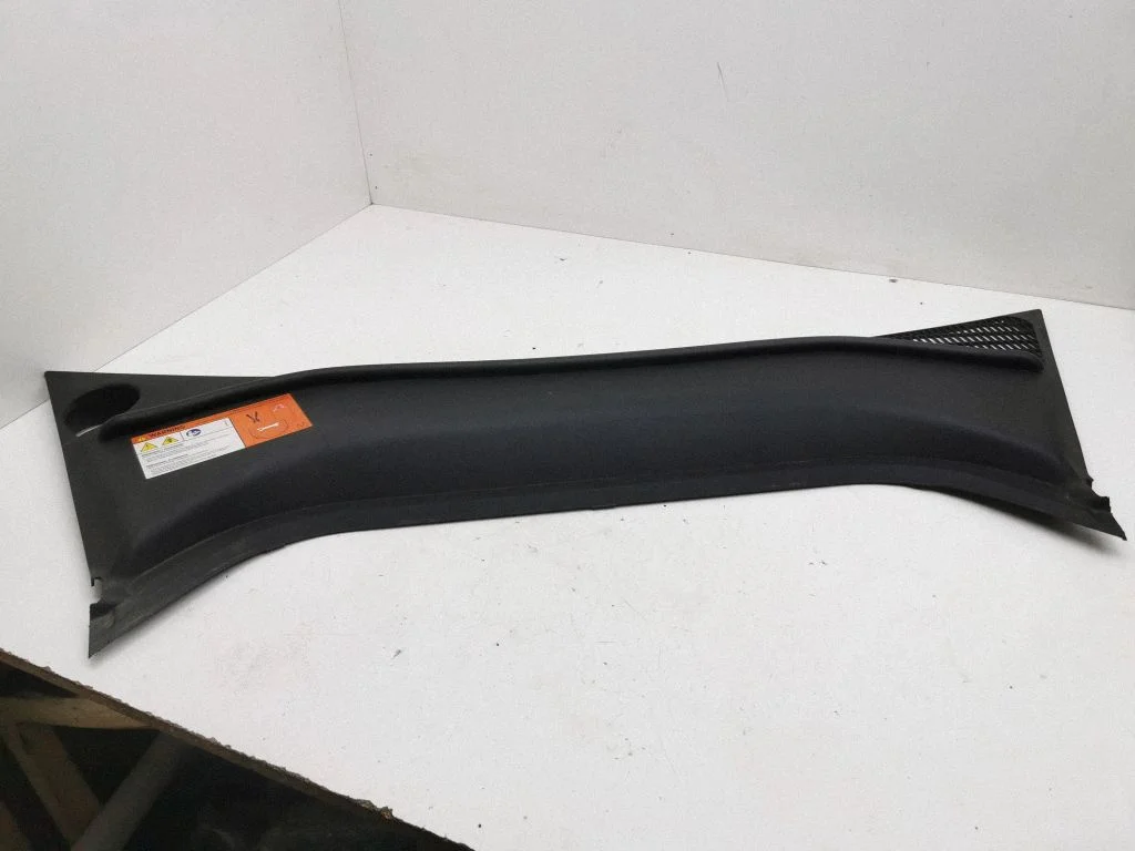 Front trunk storage compartment – Tesla Model S (2012-)