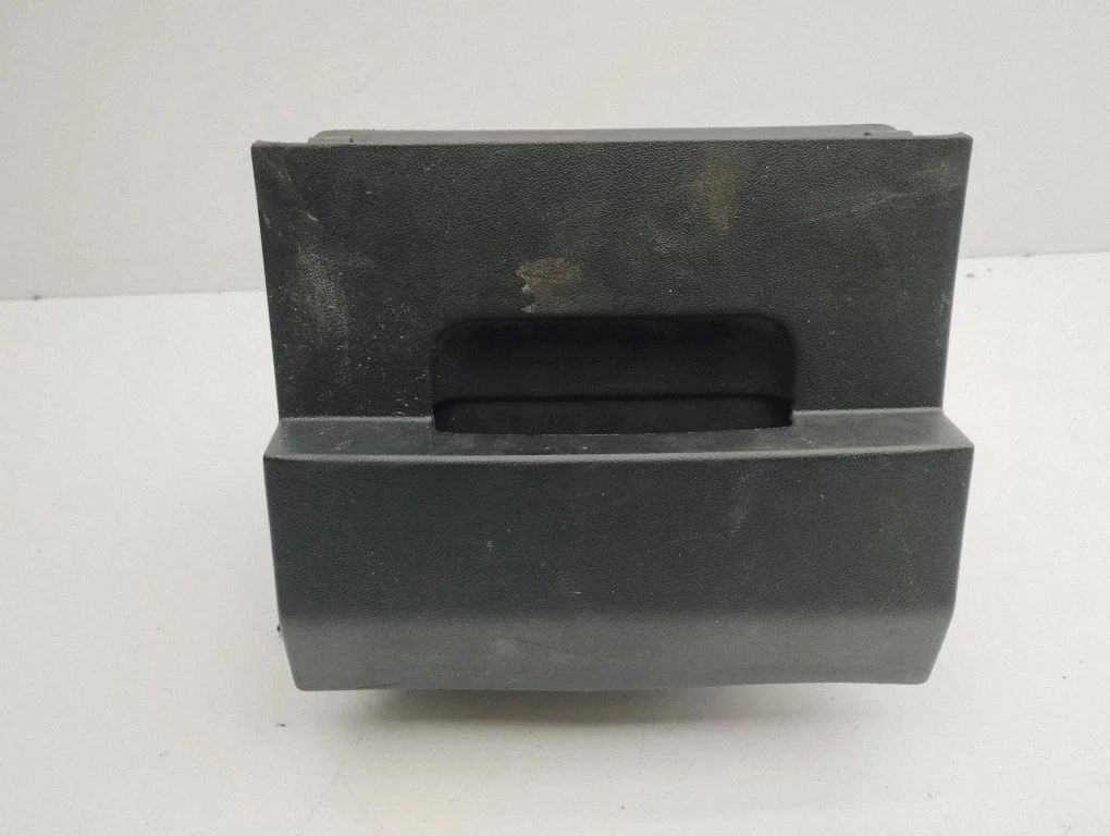 Front trunk storage compartment – Seat Altea XL (2004-2015)