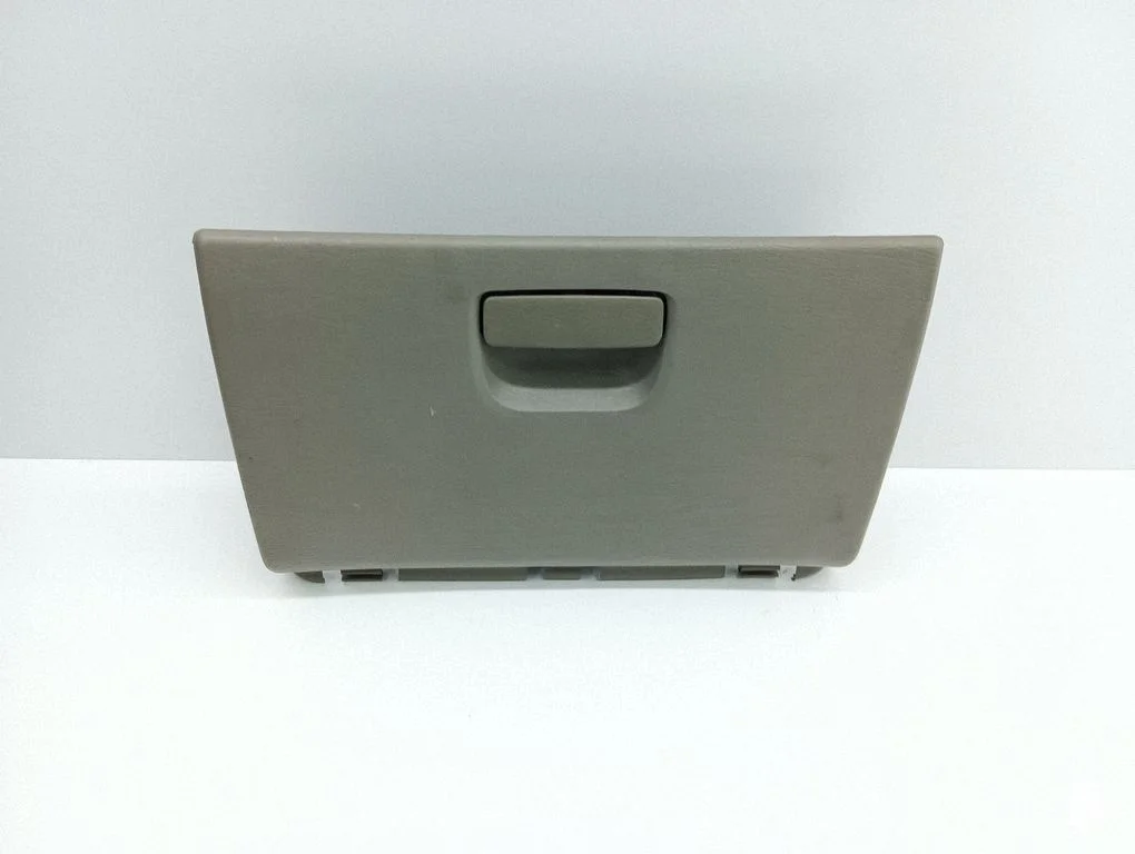 Front trunk storage compartment – Chrysler Voyager (1996-2001)