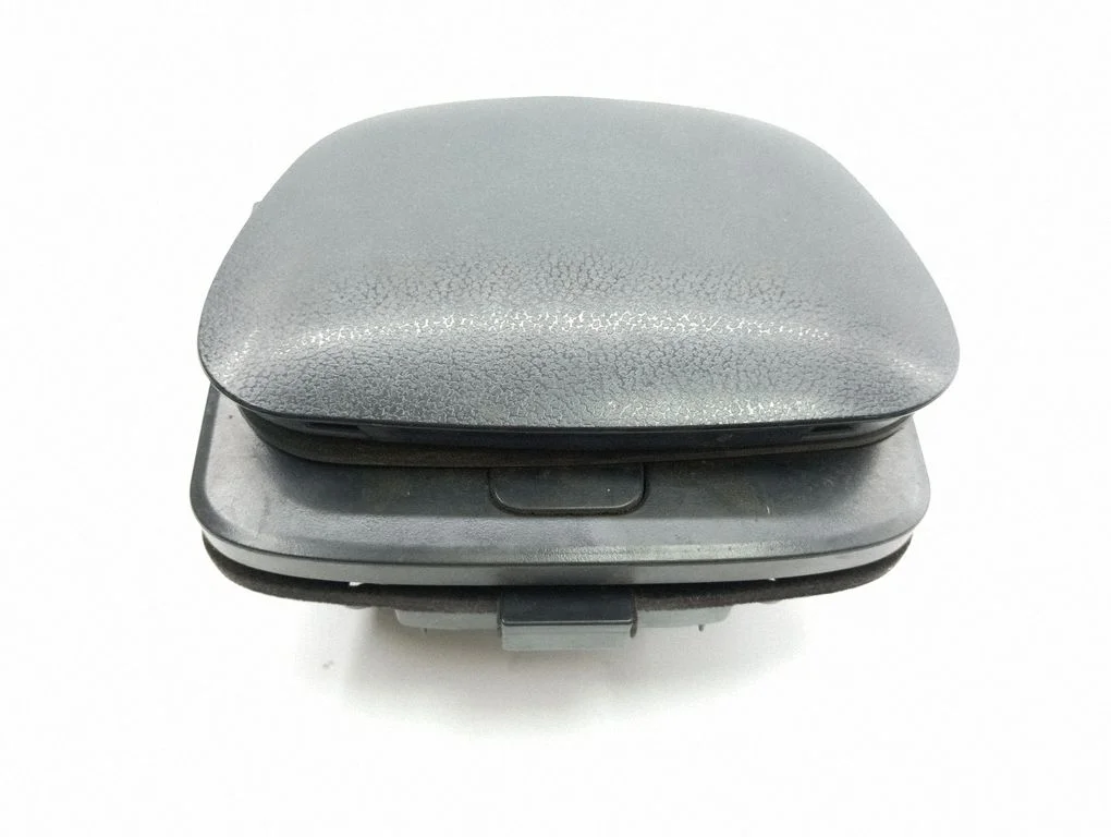 Front trunk storage compartment