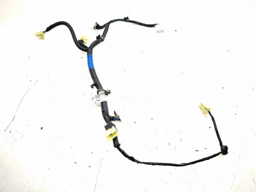Sēdekļa vadu instalācija 88071CM750
