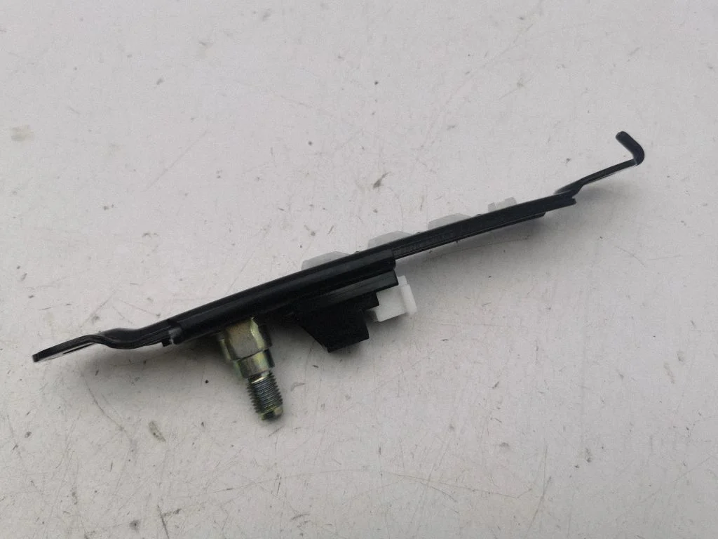 Seat belt adjustment rail E563003
