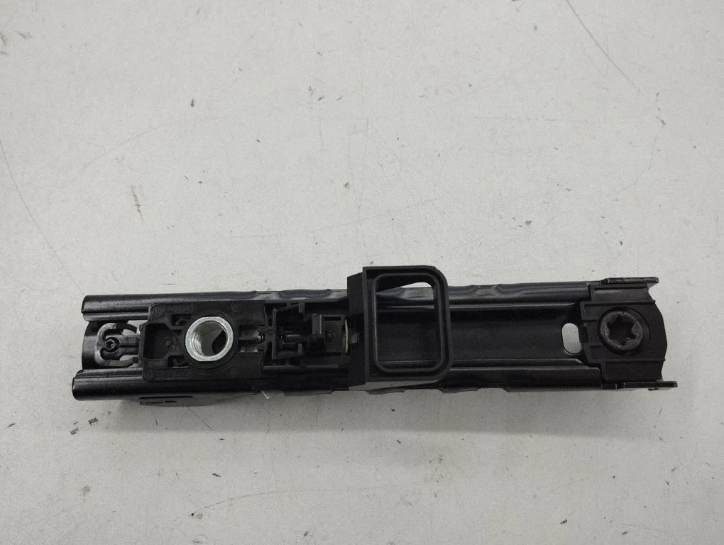 Seat belt adjustment rail – Ford Focus (2018-)