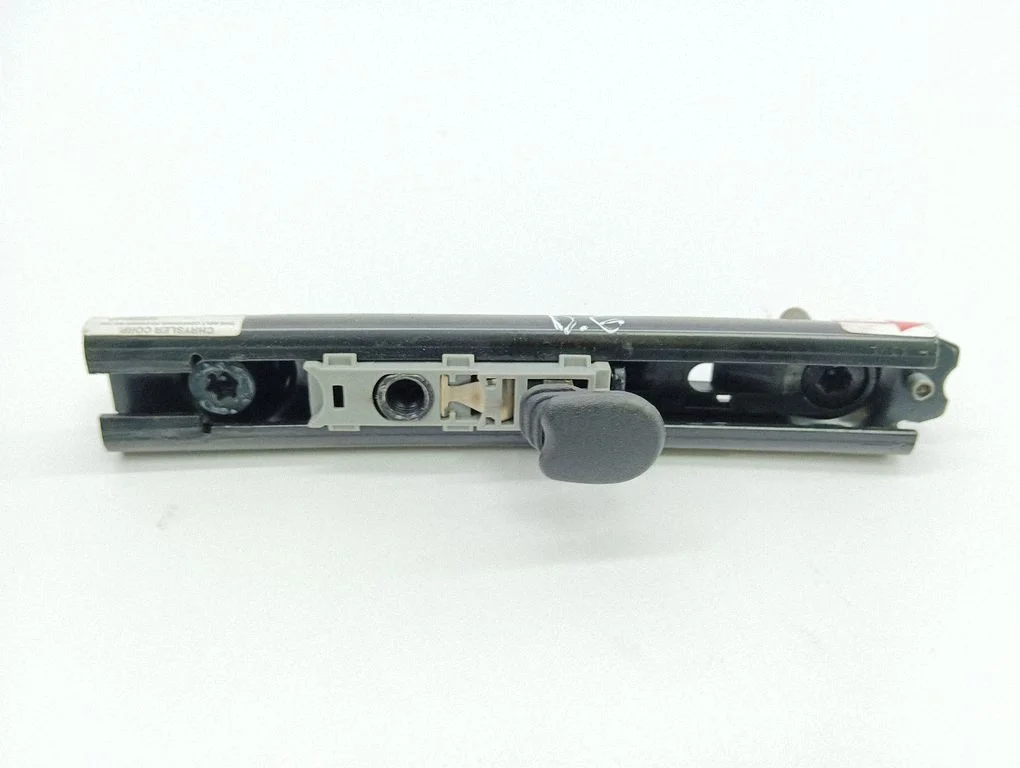 Seat belt adjustment rail – Chrysler Voyager (1996-2001)