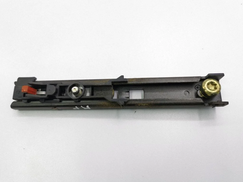 Seat belt adjustment rail 7371C8003