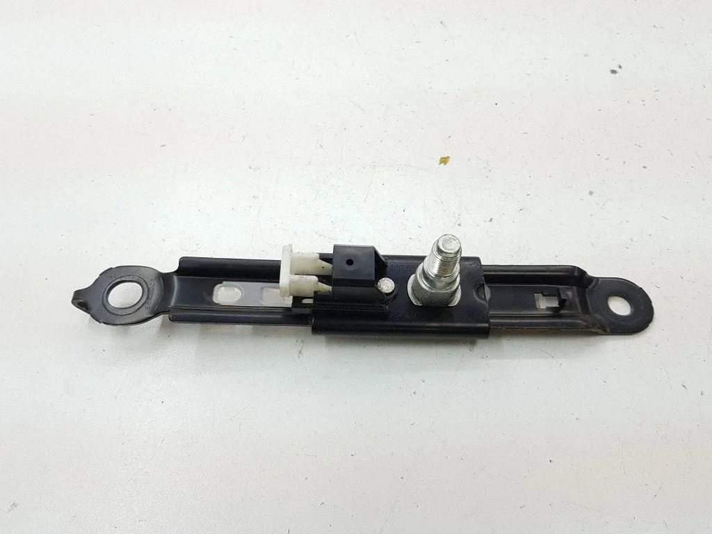 Seat belt adjustment rail E56300