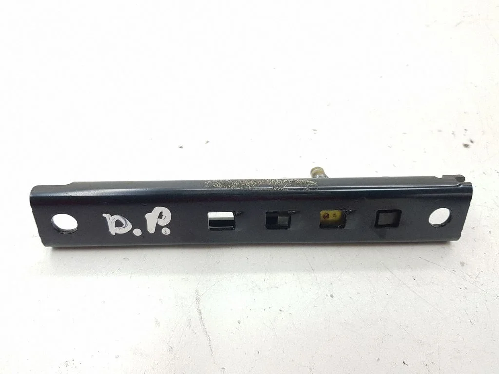 Seat belt adjustment rail – right